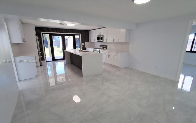 Building Photo - 216 Shadow Way