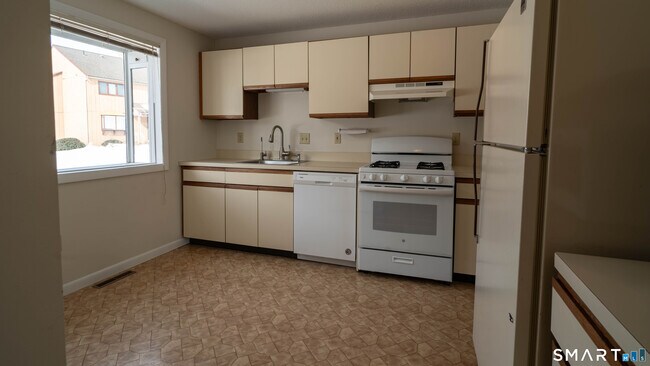 Building Photo - 147 Skyview Dr