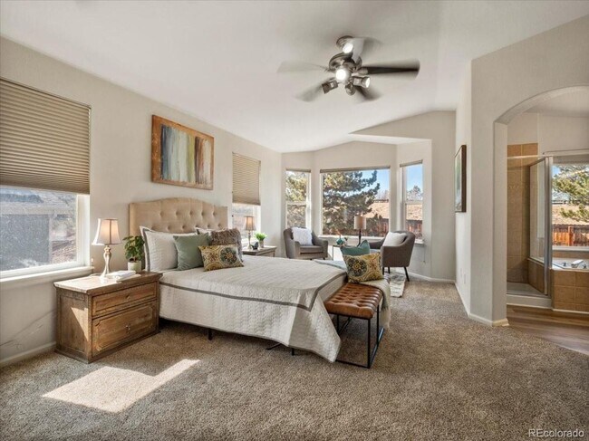 Building Photo - FABULOUS 3-BDRM, 3-BATH HOME IN GORGEOUS C...