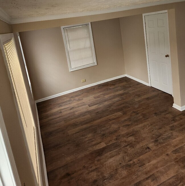 Building Photo - 630 Morrow Ave