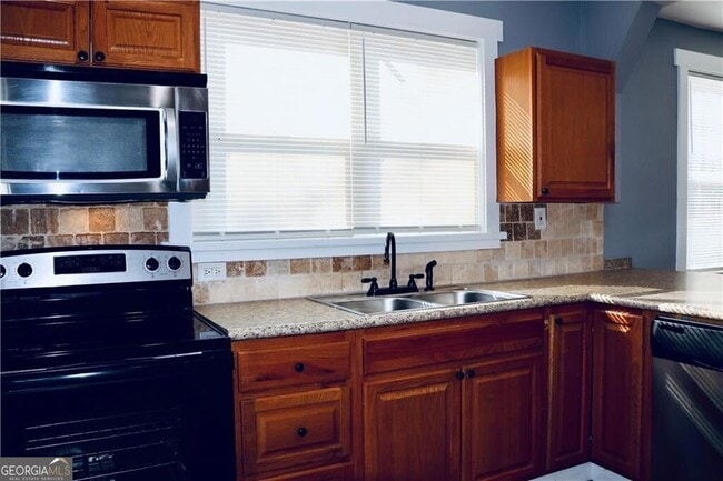 Building Photo - 1526 Childress Dr SW