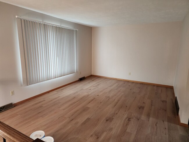 Building Photo - Three bedroom two bathroom house for rent