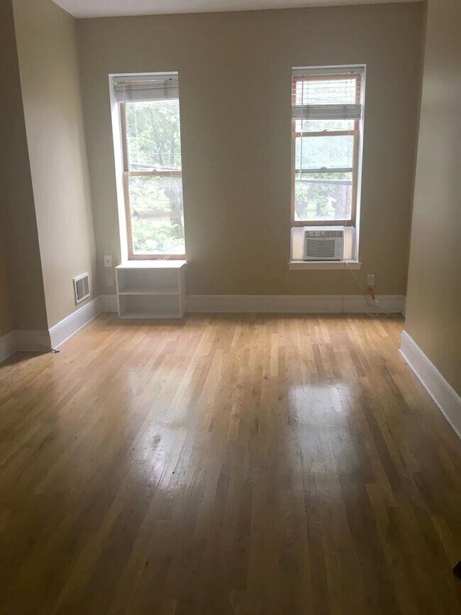 Building Photo - 264 9th St