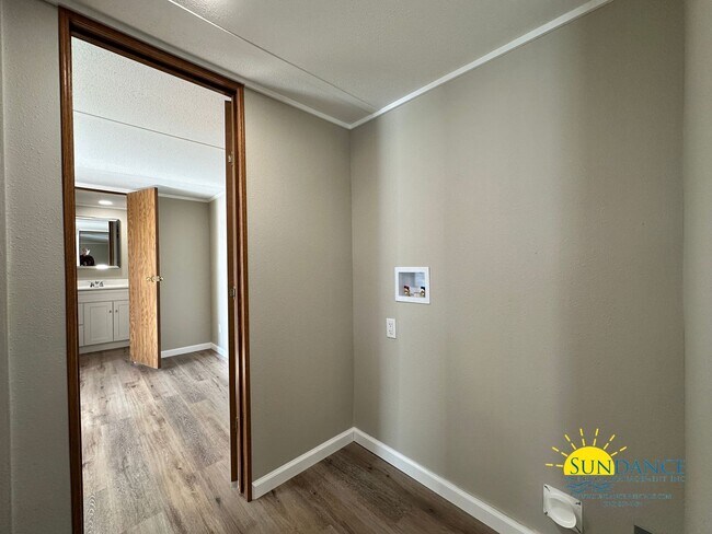 Building Photo - Centrally located 2 Bedroom Cottage in Fort Walton Beach!