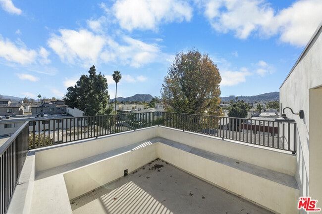 Building Photo - 10845 1/2 Morrison St