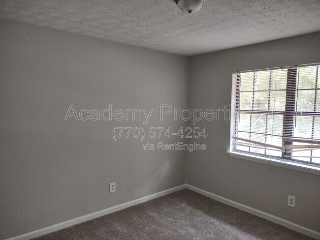 Building Photo - 130 Meadowbrook Ct