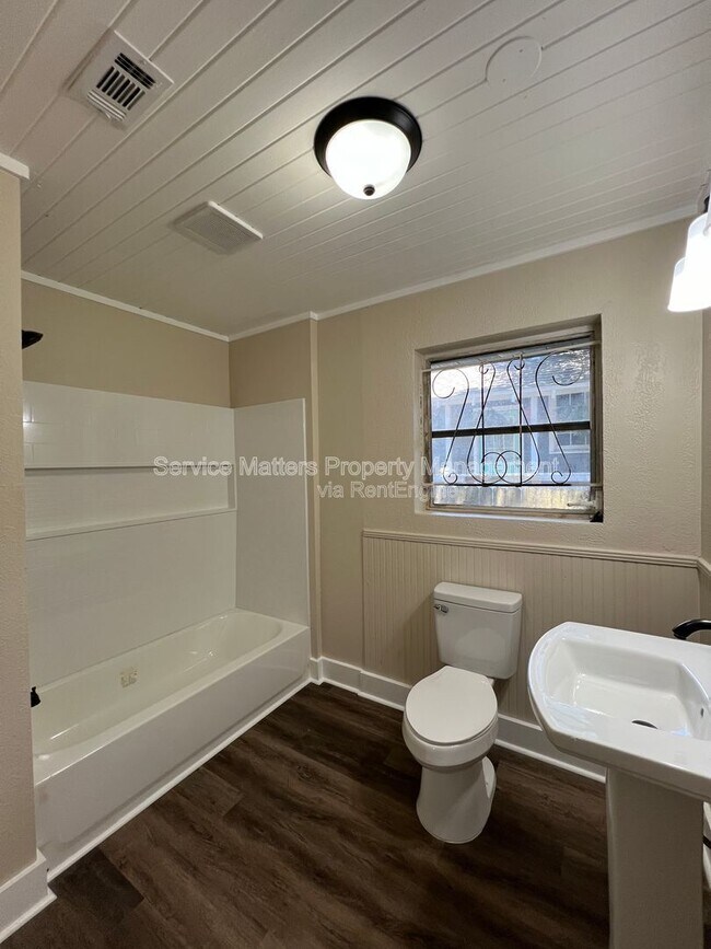 Building Photo - 1922 W Gregory St