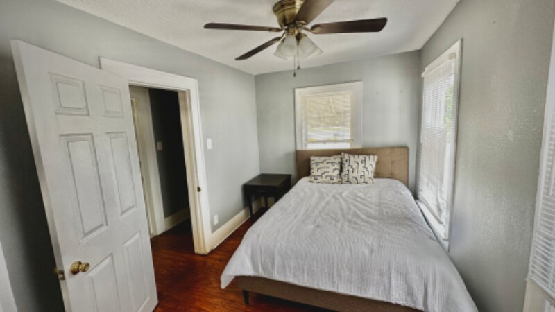 Building Photo - 4405 Woodside St