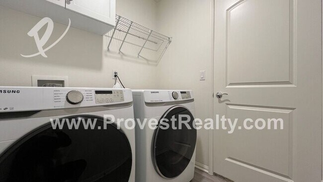 Building Photo - 10868 Quarter Horse Ave