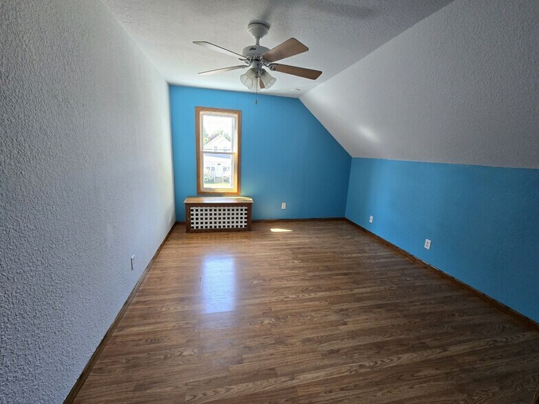 Primary Photo - 422 W 17th Ave