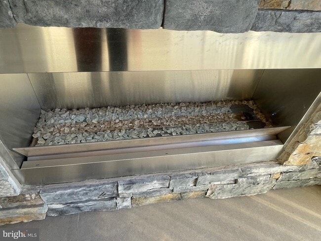 Building Photo - 42589 Burbank Terrace