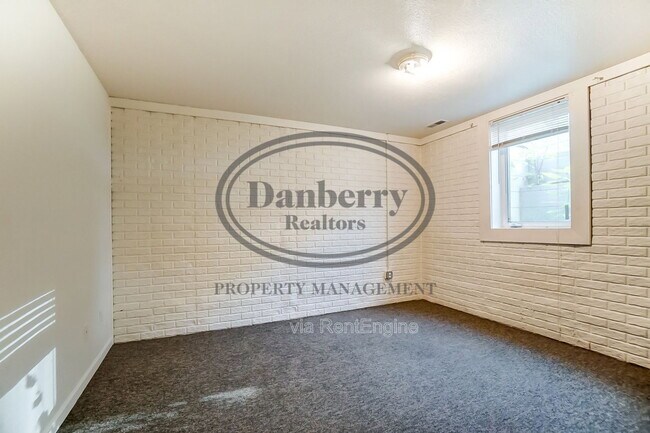 Building Photo - 3704 Willow Run Dr