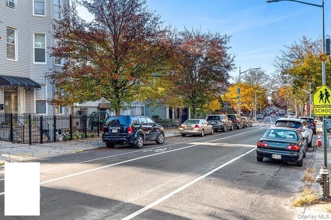 Building Photo - 499 Evergreen Ave