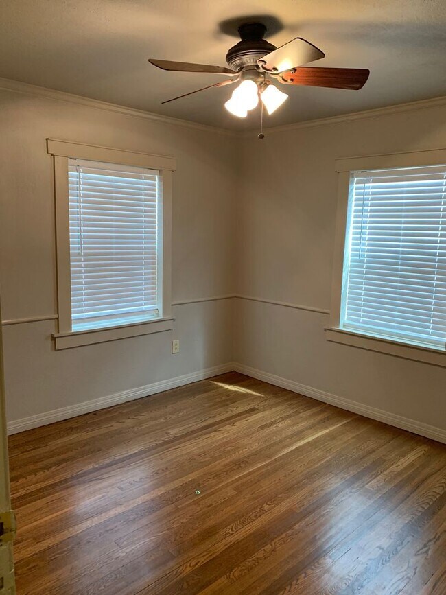 Building Photo - Available Now! 3/2 in central Lubbock!