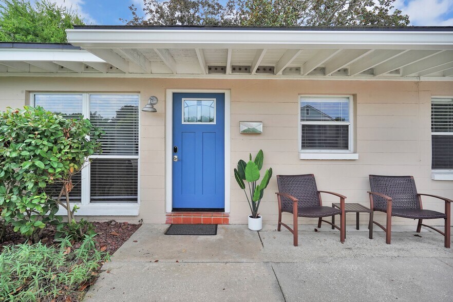 Building Photo - 826 5th Ave N