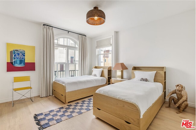 Building Photo - 5201 Vía Donte