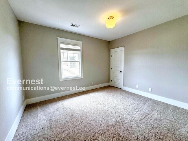 Building Photo - 3423 Sawyer Dr