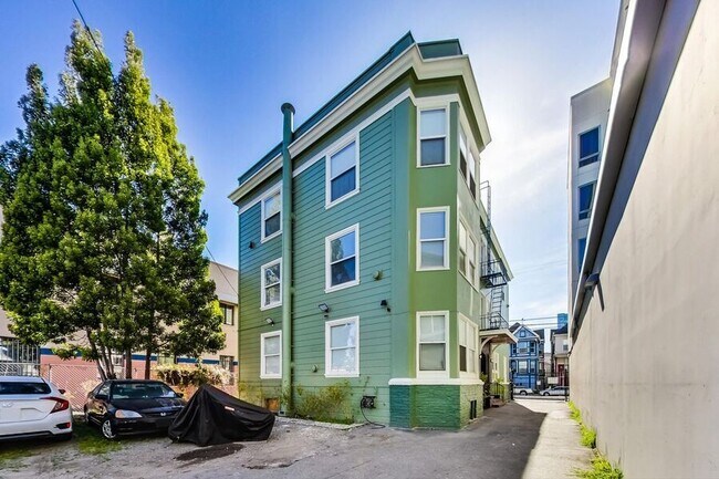 Building Photo - 666 17th St