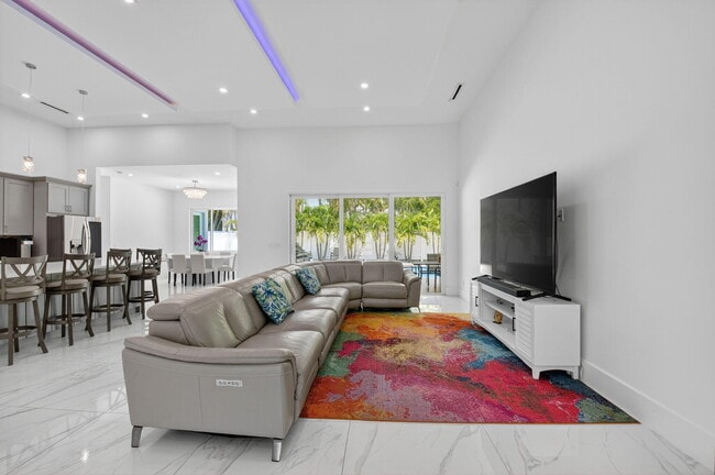 Building Photo - 711 NE 6th St