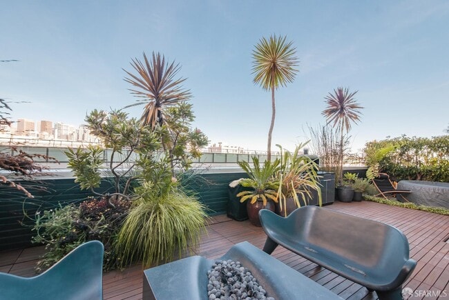 Building Photo - 1160 Mission St