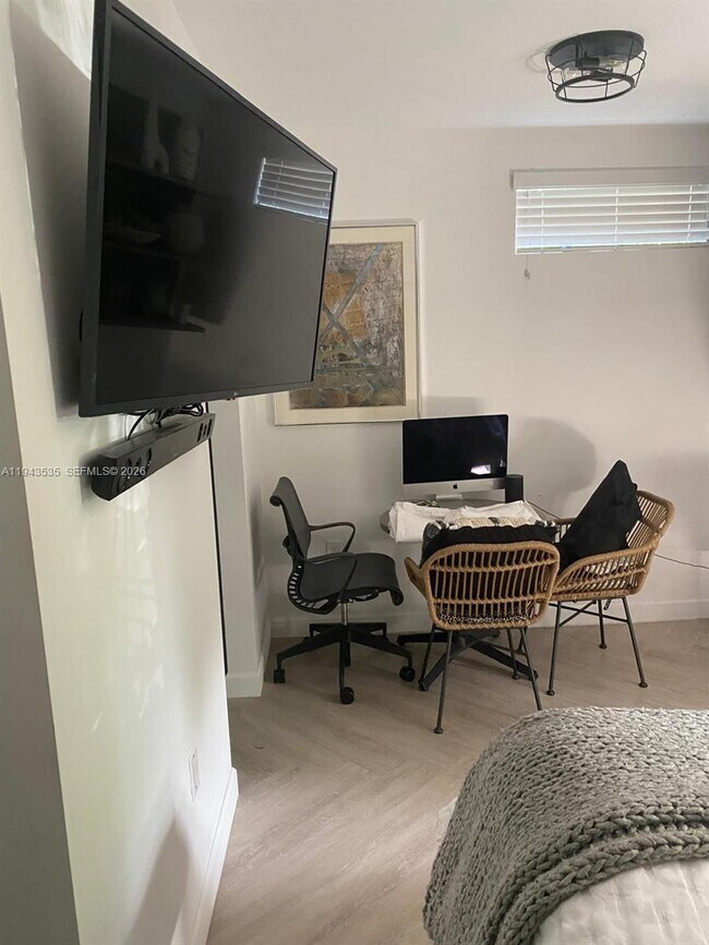 Building Photo - 1321 Asturia Ave