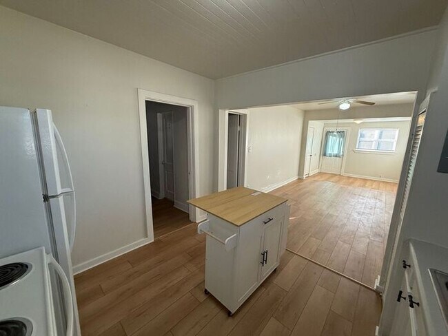 Building Photo - Downtown Pensacola - 2 bedroom, 1 bathroom