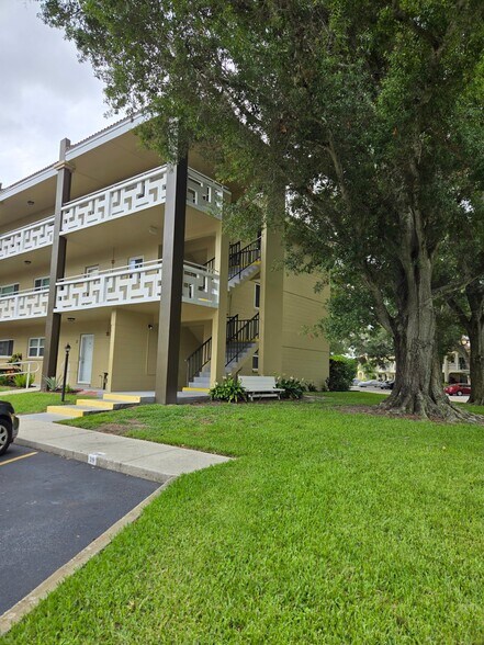 Building Photo - 2417 Persian Dr