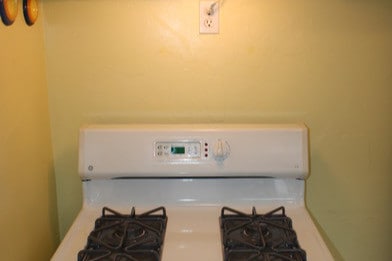 4-Burner Gas Stove - 2322 E 2nd St