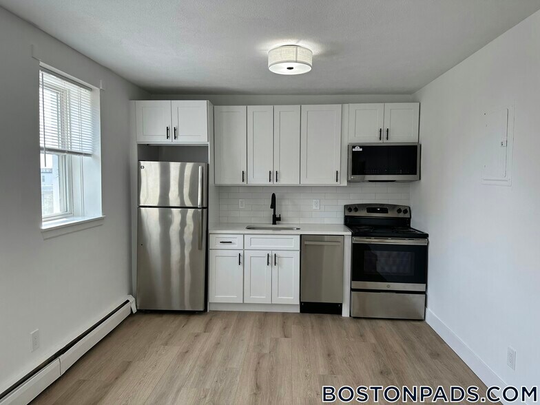 Building Photo - 740 E 7th St