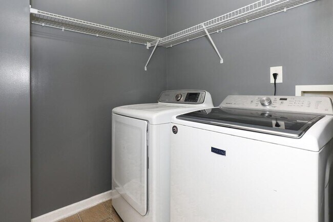 Building Photo - 2871 Cross Creek Dr