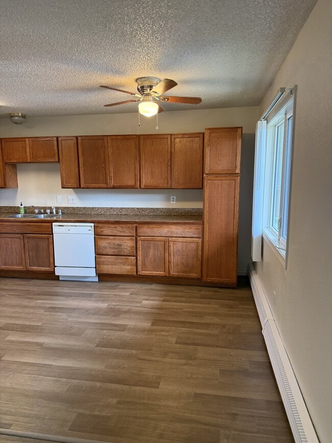 Building Photo - 100 B St