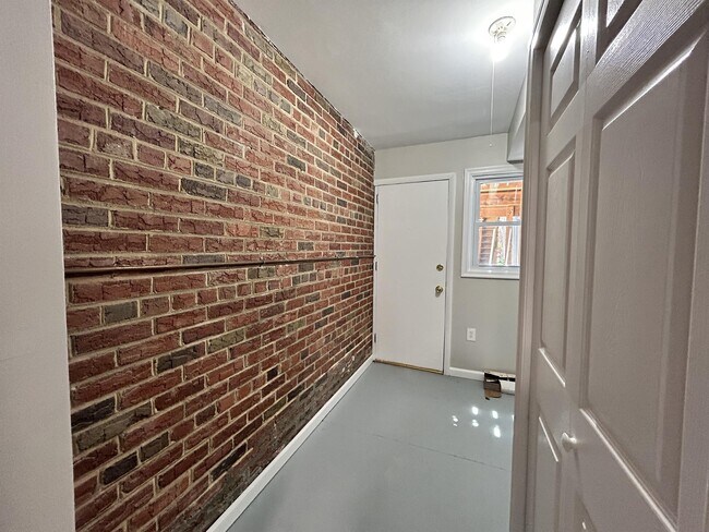 Building Photo - 24 Gallatin St NW