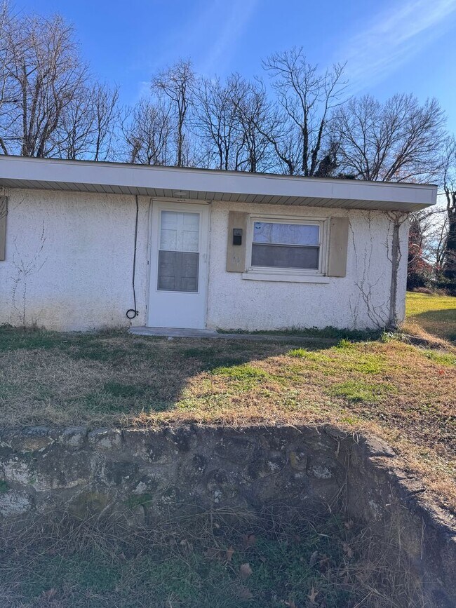 Building Photo - 13 McKinley St