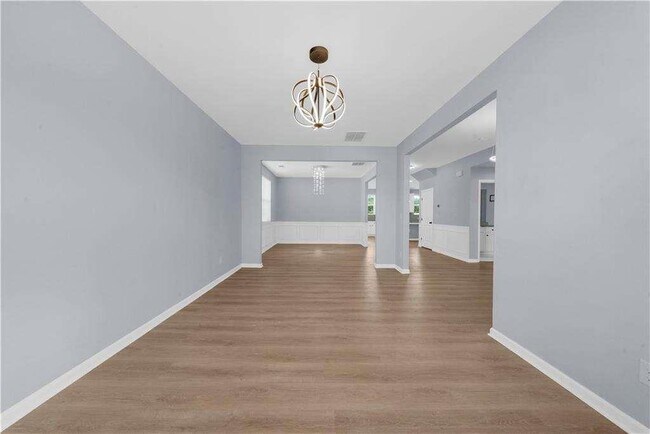 Building Photo - 5435 Mirror Lake Dr