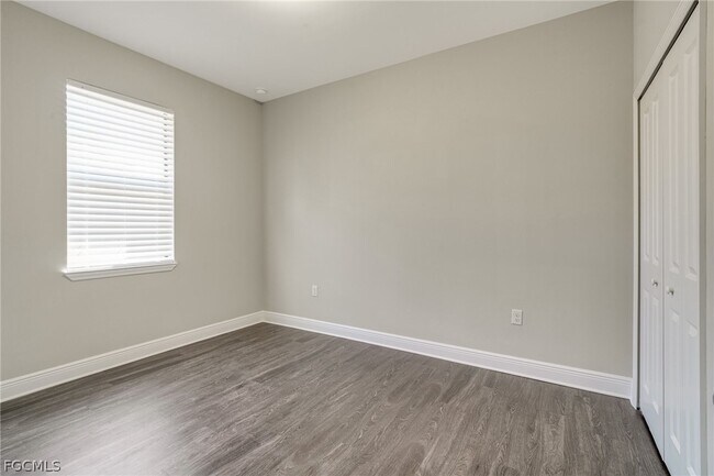 Building Photo - 809 Agnes Ave