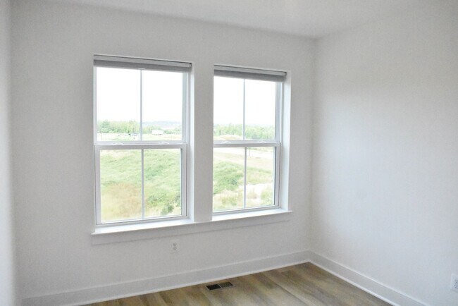 Building Photo - 9604 Blue Ash Aly