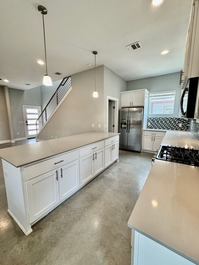 Building Photo - 6911 Meador Ave