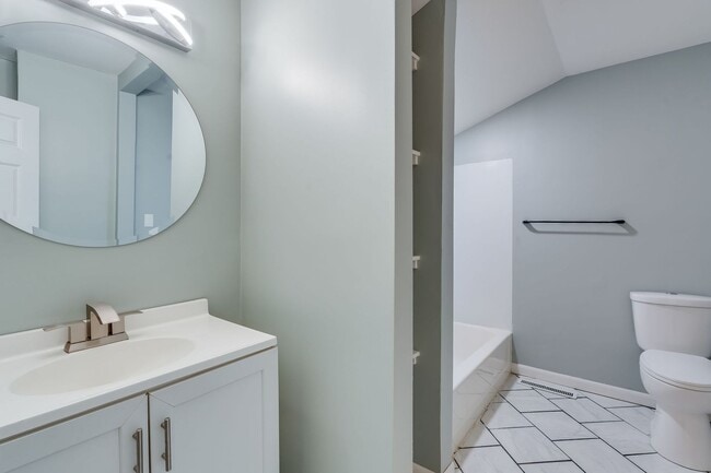 Building Photo - 4828 W 3rd St N