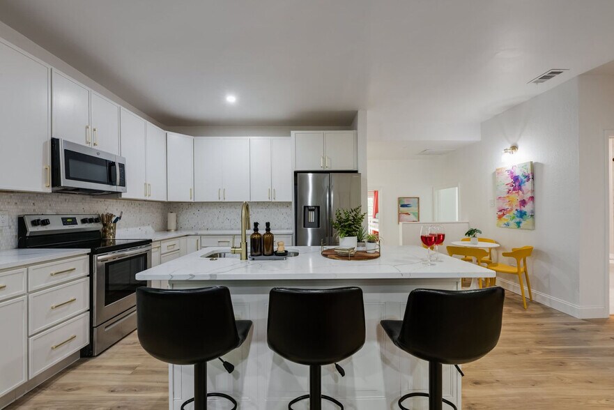 Building Photo - 5624 Eastside Ave