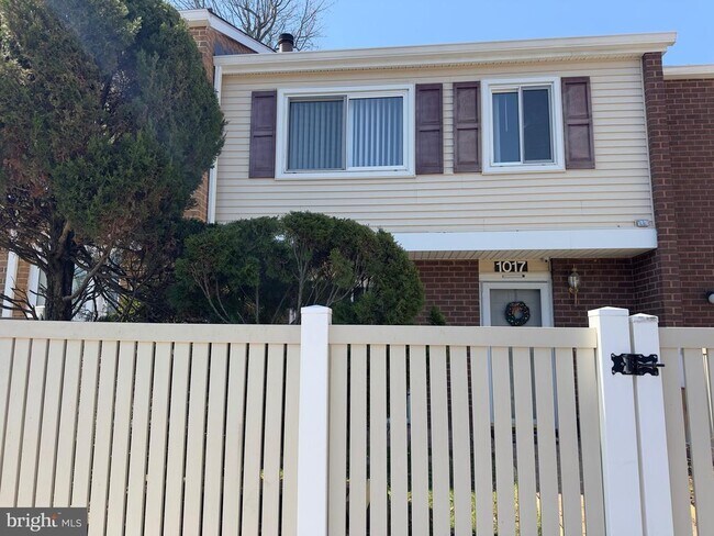 Building Photo - 1017 Oaklyn Ct