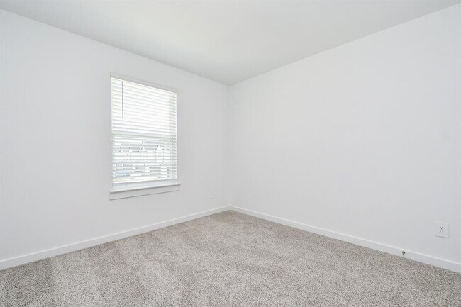 Building Photo - 3024 Crown Gate Dr