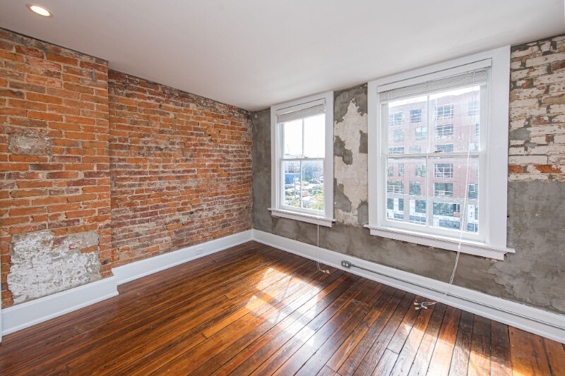 Building Photo - 309 E 13th St