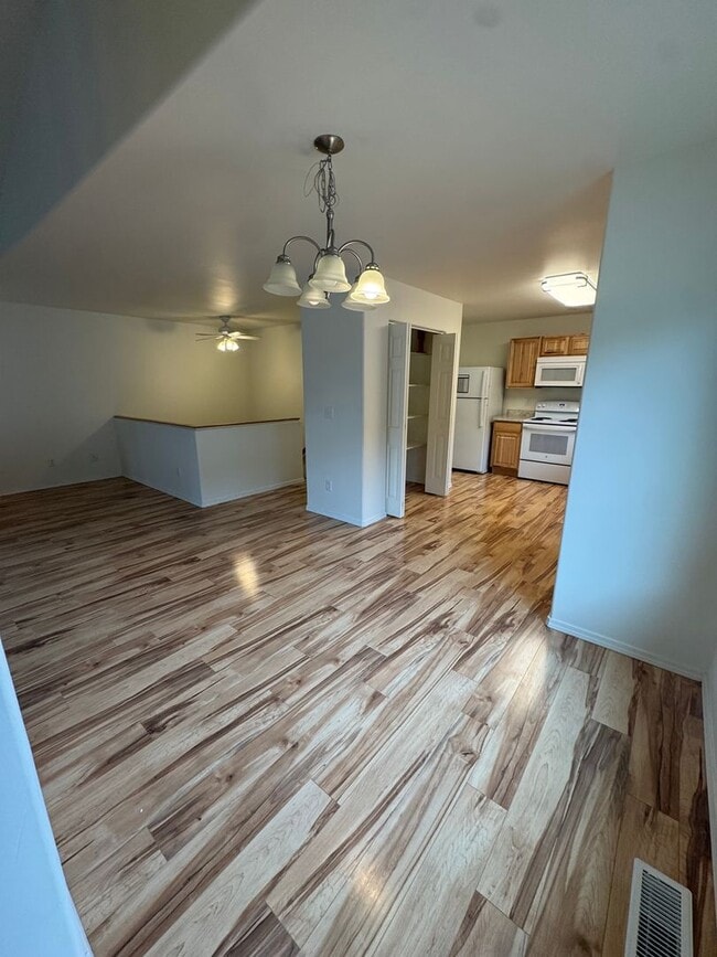 Building Photo - 3 bedroom in Driftwood Bay