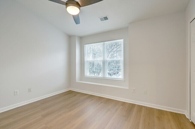 Building Photo - 8047 Shadow Oak Dr