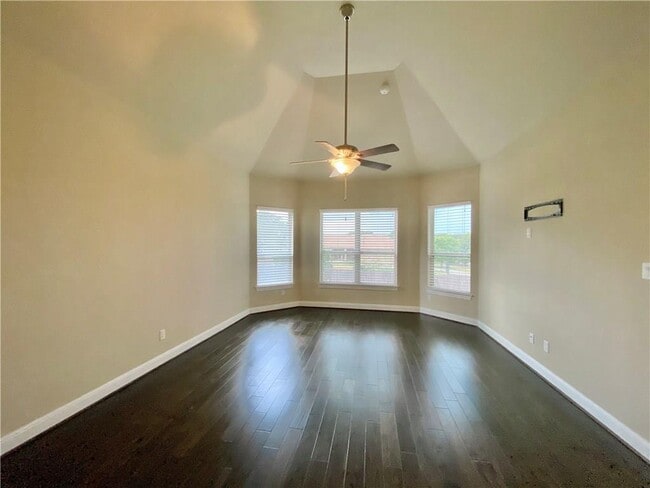 Building Photo - 821 Richardson Ln