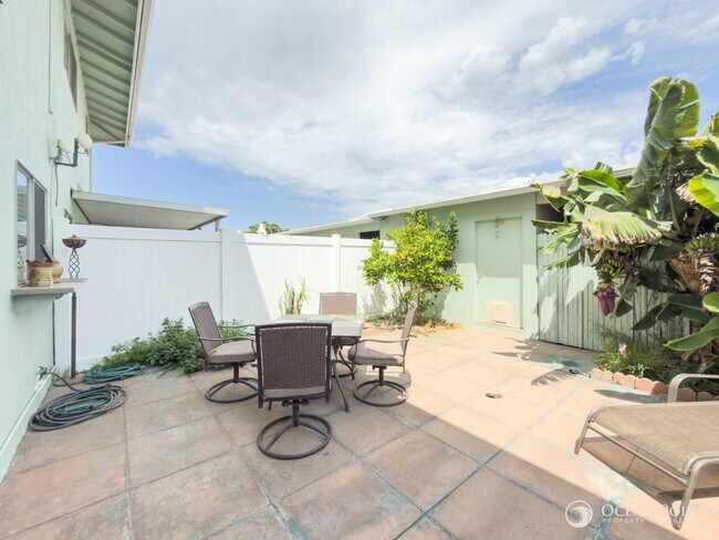 Building Photo - Charming 2BR Townhome in Hueneme Bay 55+ Golf Community