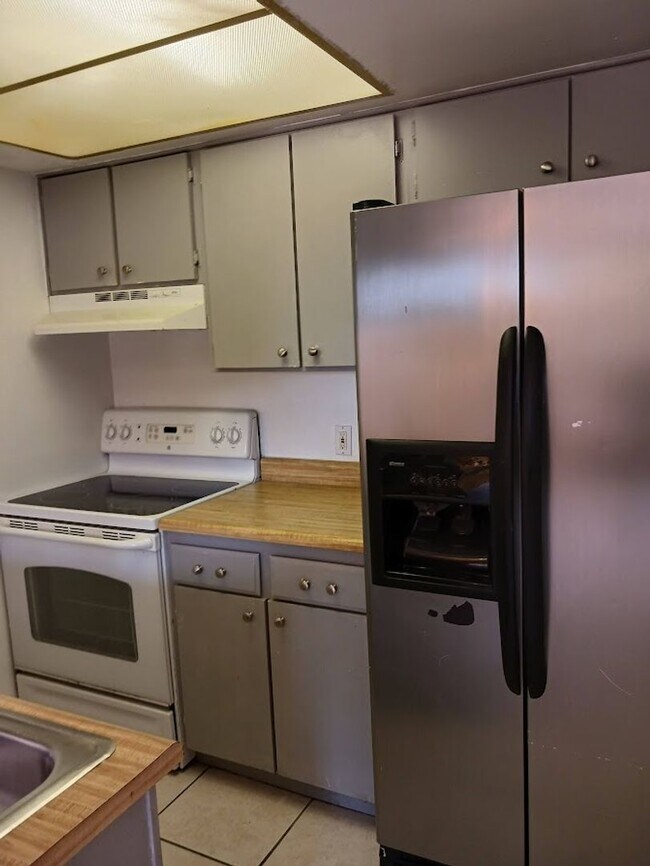 Building Photo - ****Move-In Special $500 off first month r...