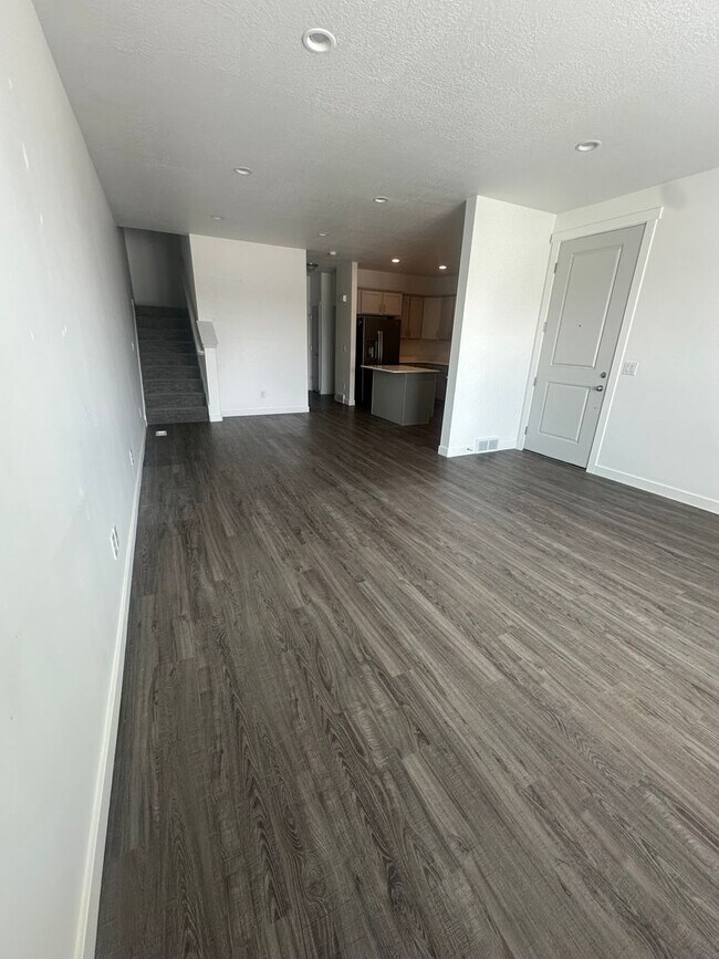 Building Photo - Gorgeous South Jordan Property!!!