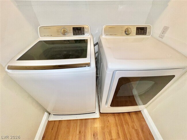 Building Photo - 7950 W Flamingo Rd