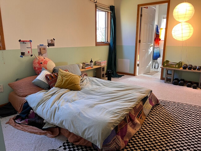 Building Photo - 314 W 8th Ave